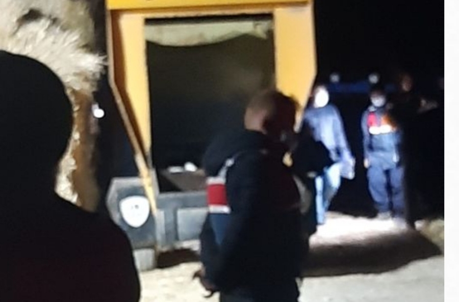 Yem karma makinesinin içine düşen Afgan işçi feci şekilde can verdi