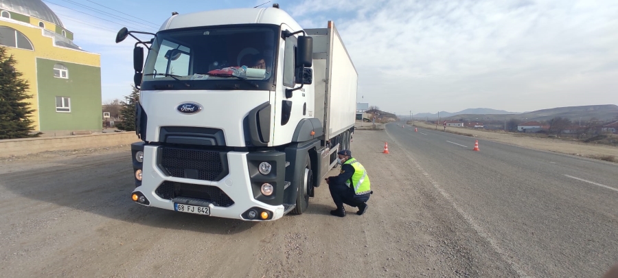 Jandarmadan kış lastiği denetimi