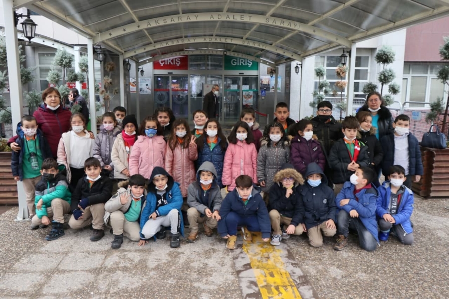 Minik Öğrenciler Adliyeyi Gezdi