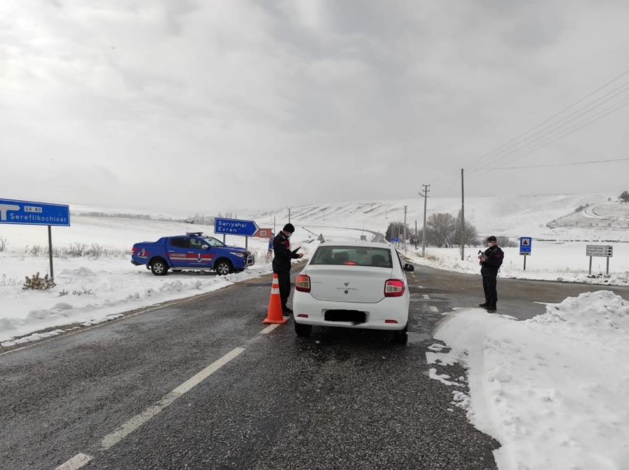 Ağaçören jandarmadan okul çevresi ve servis araçlarına denetim