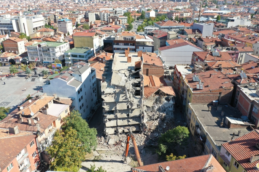 Kentsel dönüşümde yıkım işlemleri devam ediyor