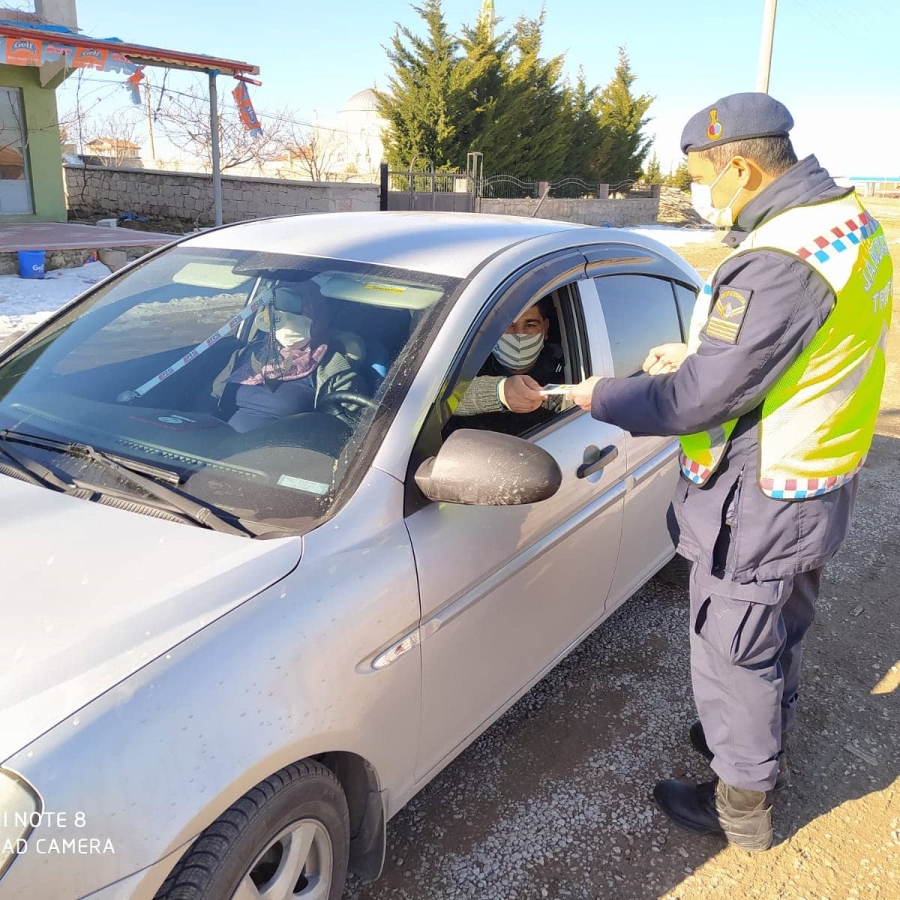 Jandarma hız denetimi yaparak sürücüleri uyardı