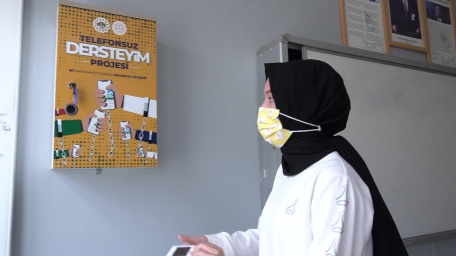 Vali Aydoğdu “Telefonsuz dersteyim” projesini öğrencilere anlattı 