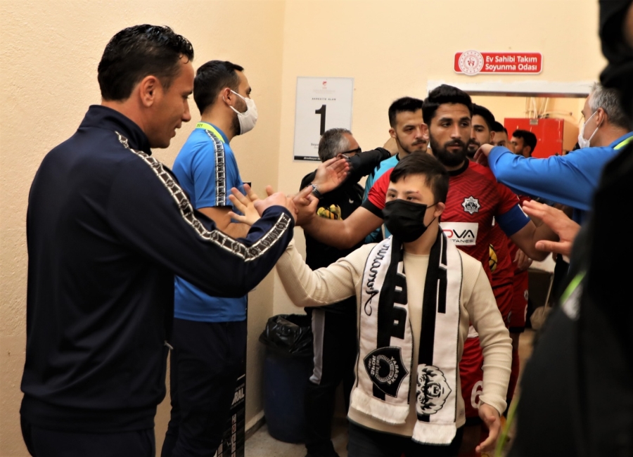 Aksarayspor tutkunu down sendromlu Önemli