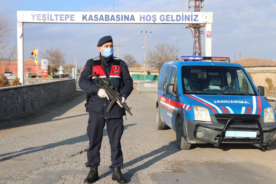 Belde giriş ve çıkışları jandarma ekiplerince kapatıldı! Karantina bölgelerinde son durum