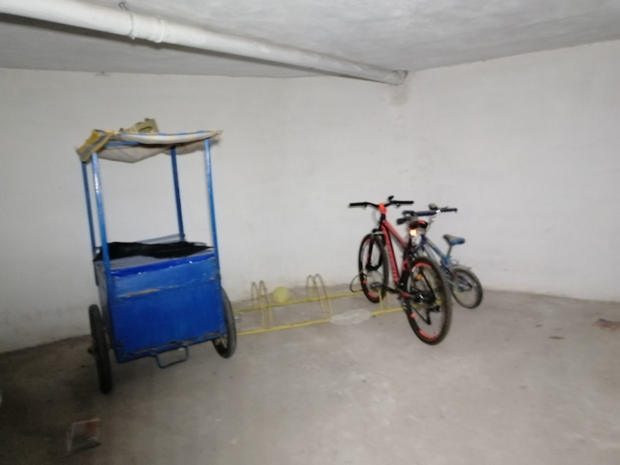Önce aracı aracı soyuldu sonra bisikleti ve motosikleti çalındı