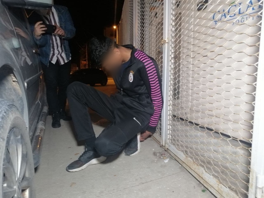 Kısıtlamayı ihlal ederek bekçiden kaçan gençlere ceza