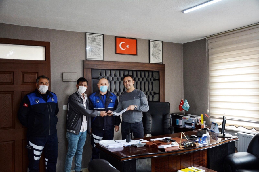Otobüs terminalinde bulunan cüzdan sahibine teslim edildi