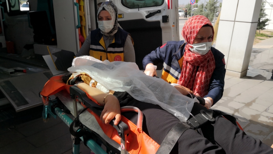 Dini nikahlı eşini 9 yerinden bıçaklayarak ağır yaraladı