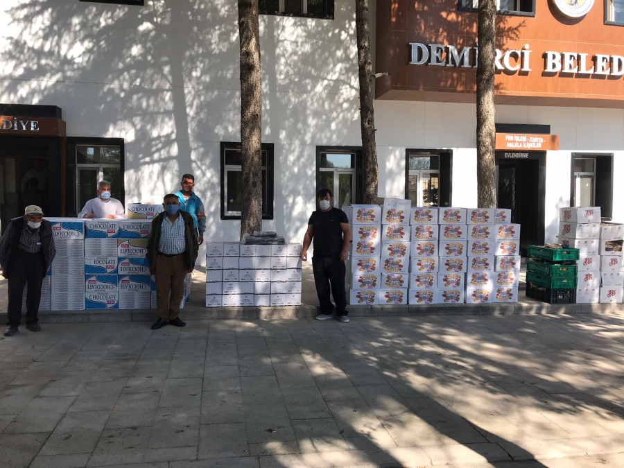 Demirci Beldesinin  bayram şekeri belediye başkanından