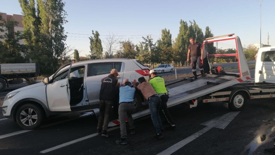 3 otomobil çarpıştı: 1 yaralı