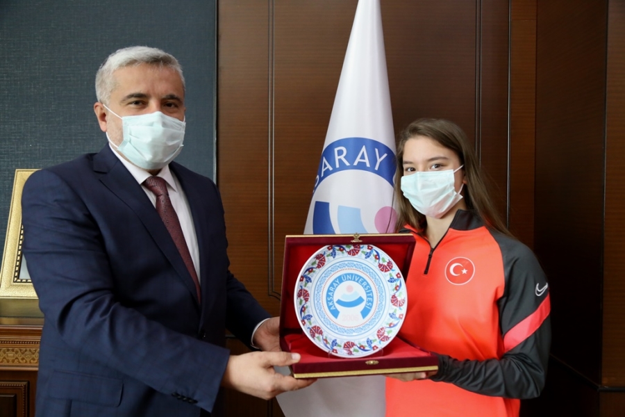 Dünya şampiyonu Ayşe Begüm Onbaşı