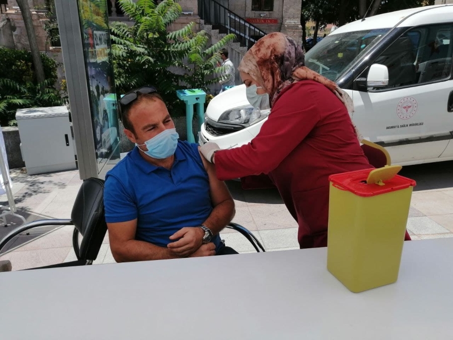 Korona aşısı vatandaşın ayağına geldi