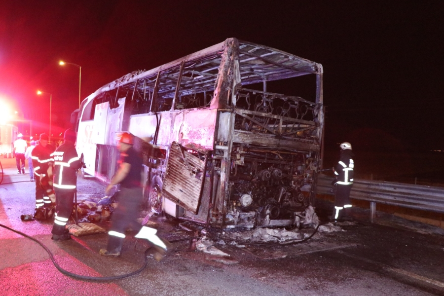 Yolcu otobüsü alev alev yandı