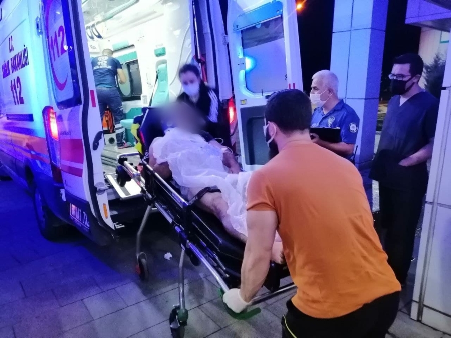 Tartıştığı amcasını bıçakla ağır yaraladı