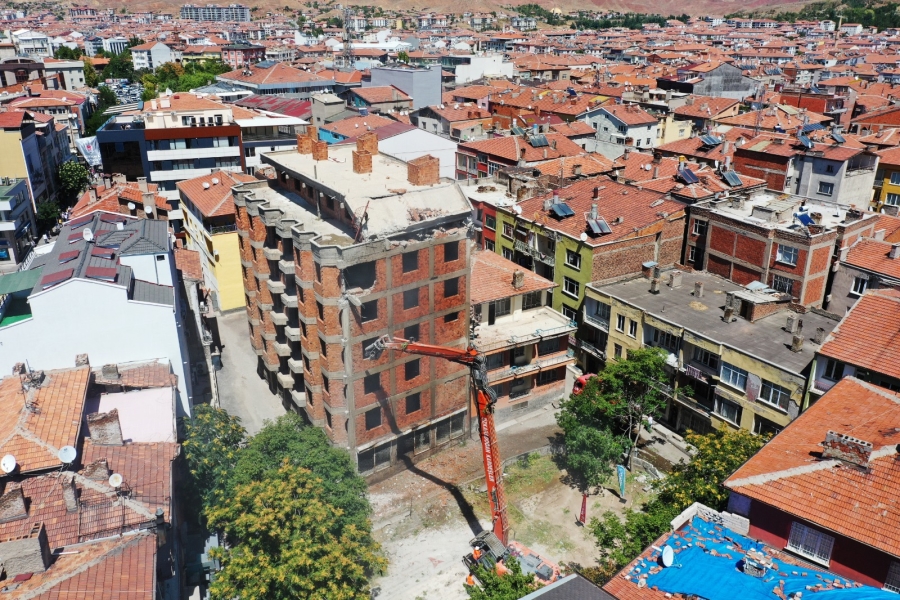 Kentsel dönüşümde ilk yıkım başladı