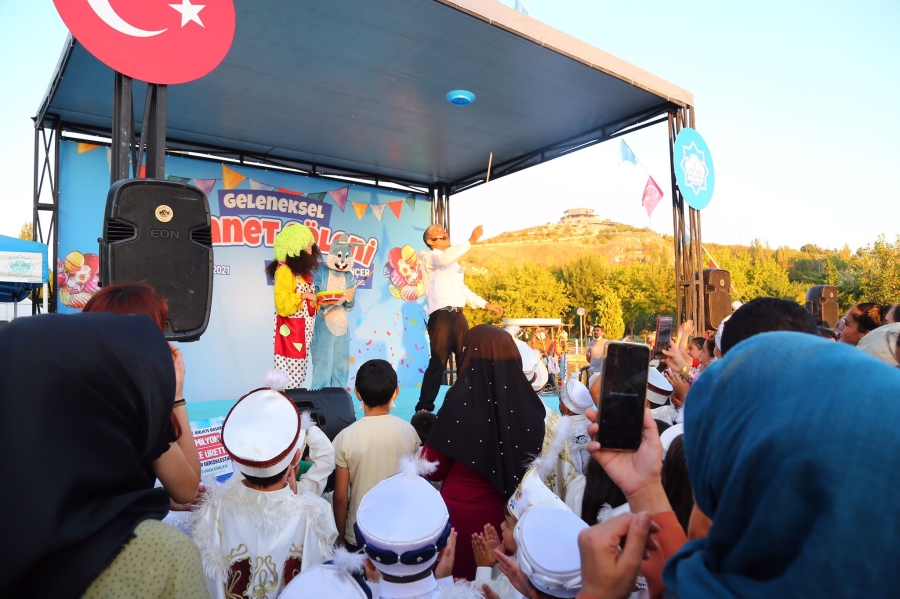 Geleneksel sünnet şöleni festival havasında geçti