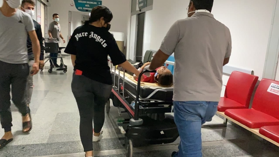 Engelli genç kız 4. kattan çarşafla inmeye çalışırken düştü