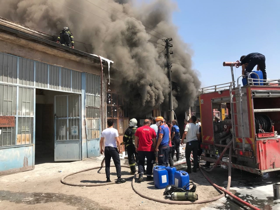 Sanayi sitesinde korkutan yangın