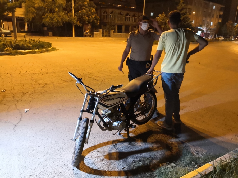 Tescilsiz motosiklet sürücüsü bekçilerden kaçamadı