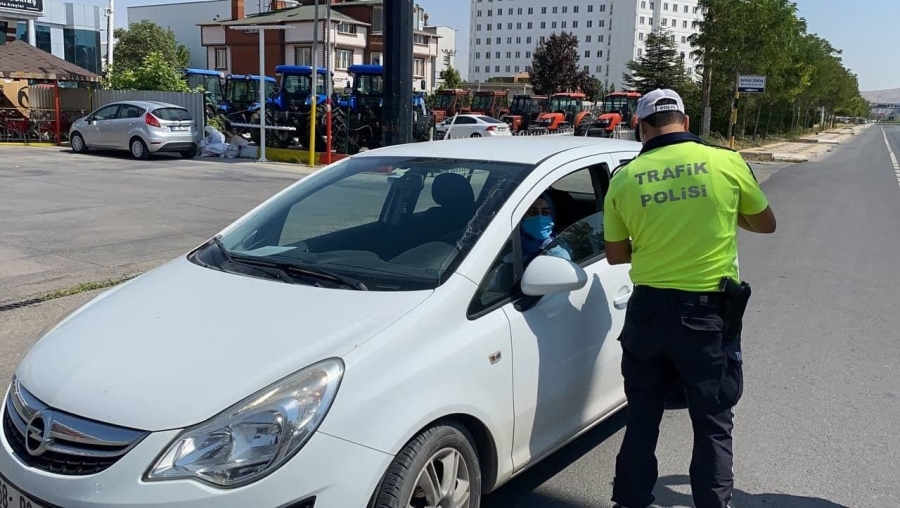 Drone ile yapılan denetimde kural ihlali yapan 4 sürücüye 4 bin 331 lira ceza kesildi