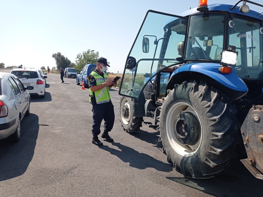 Aksaray jandarmadan traktör denetimi