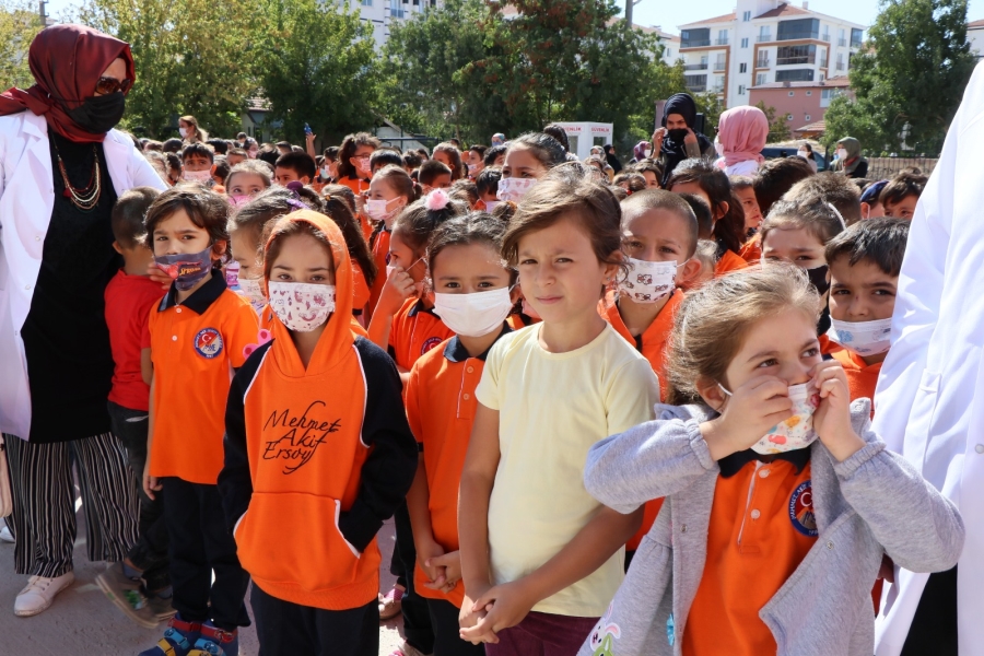 2021-2022 eğitim-öğretim yılı, okullarda düzenlenen törenlerle başladı