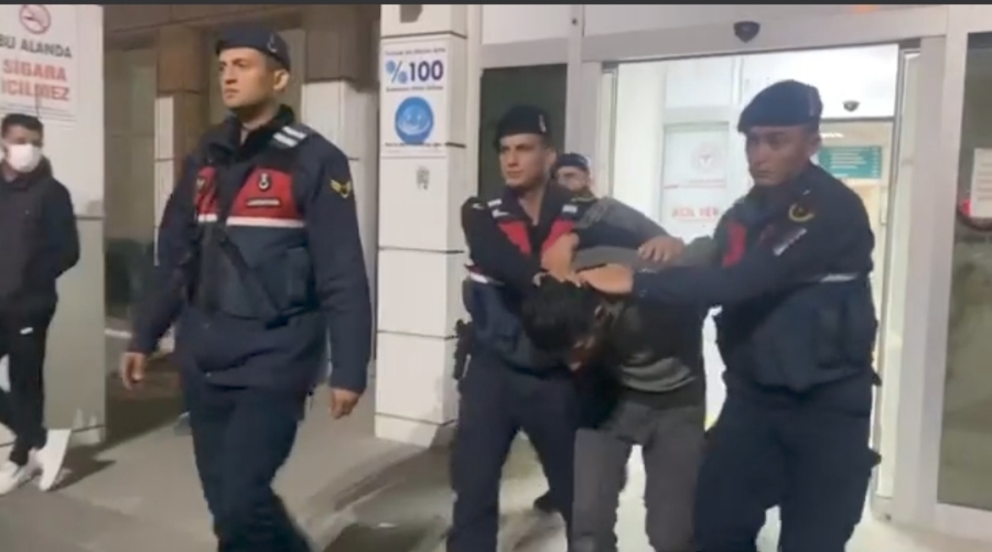 Emniyet ve jandarma alarma geçti! Otobüsten kaçan mülteci yakalandı