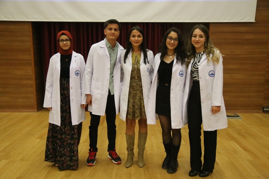 Geleceğin sağlıkçıları, mesleğe ilk adımlarını ‘beyaz önlük’ giyerek attı