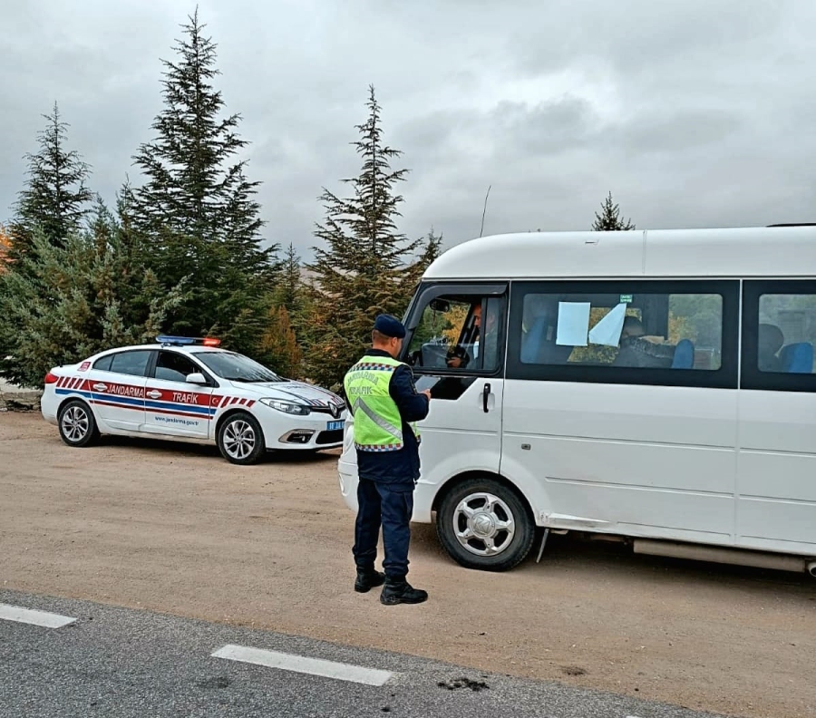 Yük ve yolcu taşıyan araçlar denetlendi