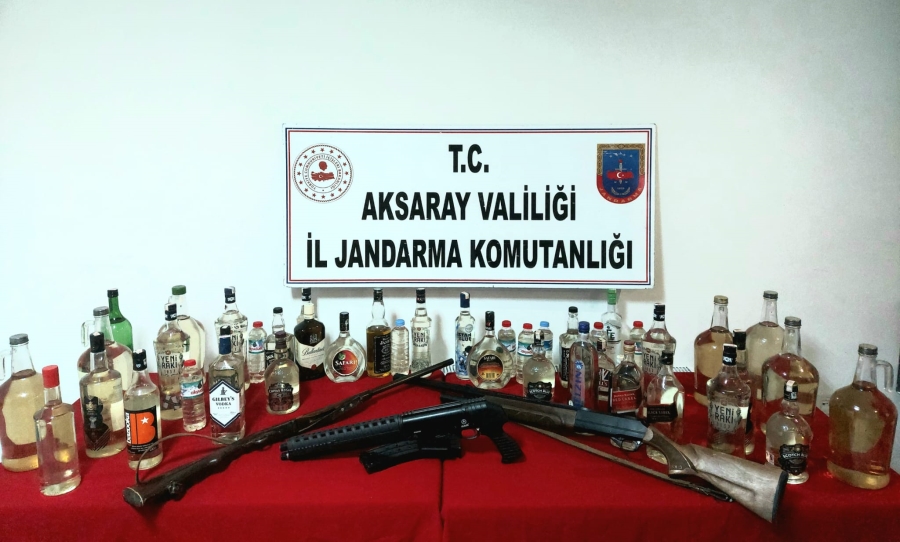 Ruhsatsız av tüfeği ve kaçak alkol ele geçirildi 