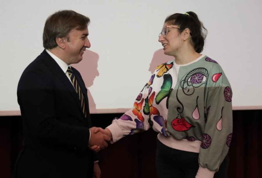 Aksaray’da Alzheimer ve Demans hastası için özel olarak üretilen akıllı saatler düzenlenen törenle dağıtıldı