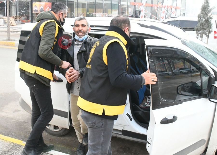 Eşinin boğazını kesip,4 yerinden bıçaklayan Koca: Çok pişmanım, kendisini çok seviyorum
