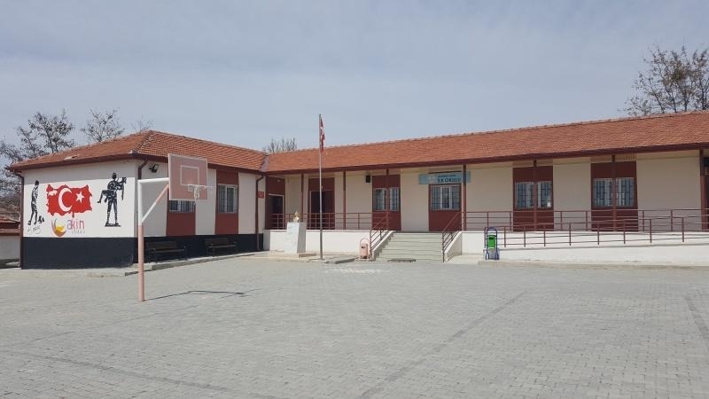Akin İlkokulu öğrencilerinin elinden çıkan sanat ürünleri Avrupa