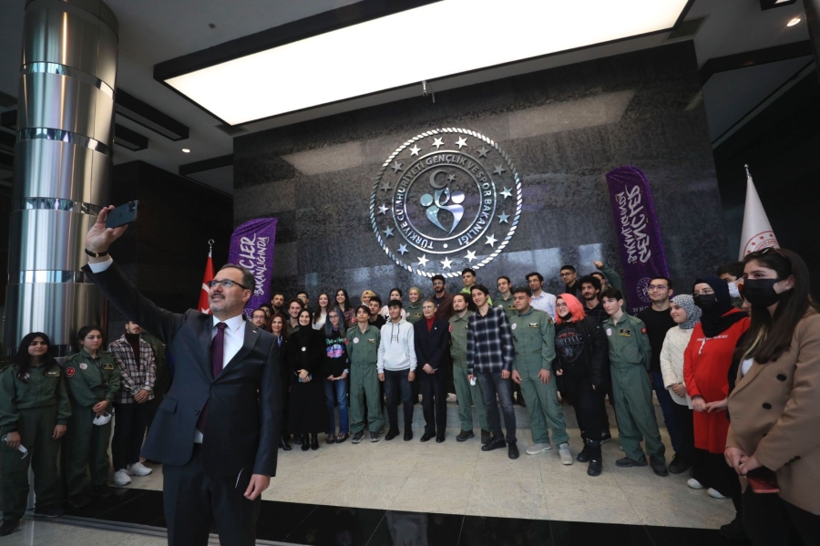 Bakan Kasapoğlu ve Nobel Ödüllü Bilim İnsanı Aziz Sancar Aksaraylı Gençlerle Buluştu