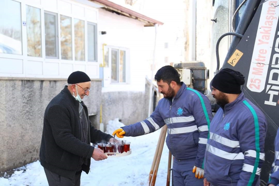 Belediye ekipleri Ahmet amcanın talebine duyarsız kalmadı