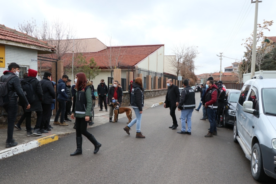 Aksaray Emniyetinden  okul çevrelerinde geniş çaplı güvenlik önlemi