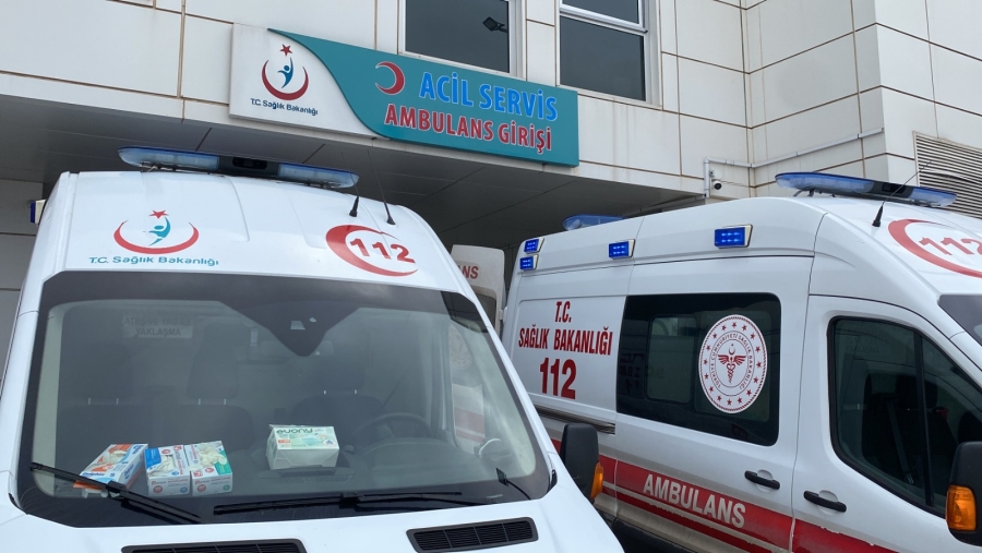 Elektrik arıza kamyoneti devrildi: 2 yaralı