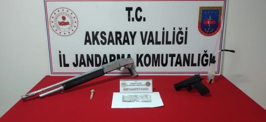 Şüpheli şahıslardan uyuşturucu madde ve silah ele geçirildi