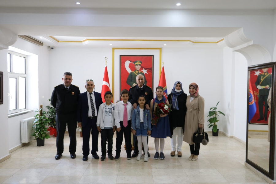 Öğrencilerden jandarma