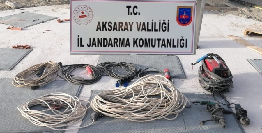 Kablo hırsızı jandarmadan kaçamadı