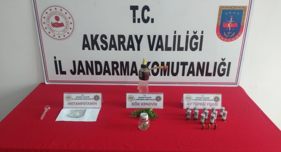 Vazo içerisinde esrar yetiştiren şahıs gözaltına alındı