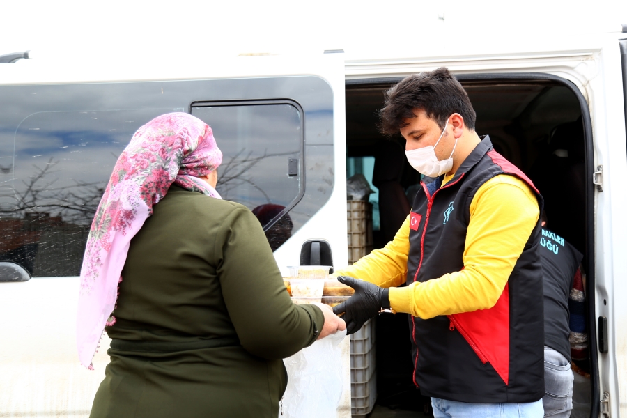 Aksaray Belediyesi 100 bin aileye pide dağıtımı yapıyor