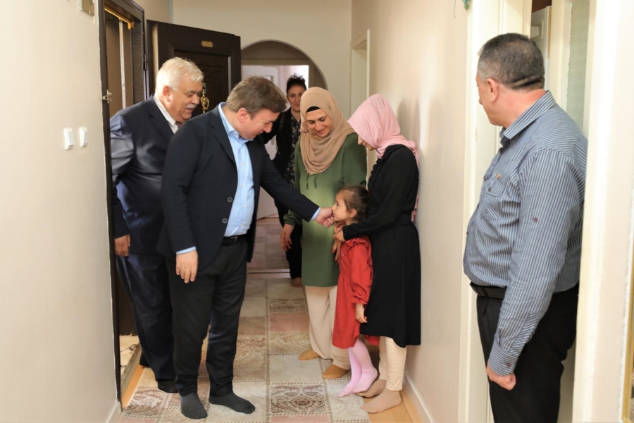 Vali Aydoğdu gözyaşlarına hakim olamadı! Otizmli Hatice’nin koruyucu ailesinin duygulandıran hikâyesi…