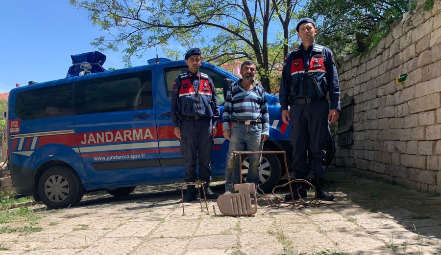 Bir römork dolusu hurda demir çalan şüpheli yakalandı