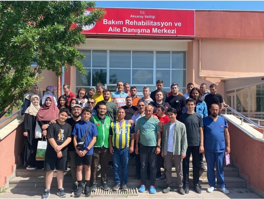 Gençlerden anlamlı ziyaret