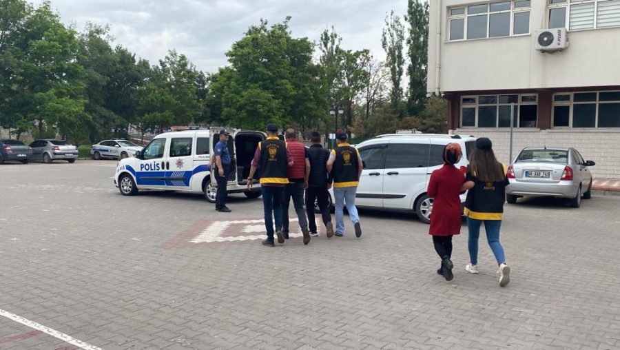 Silah zoruyla gasp yapan 4 şahıs tutuklandı