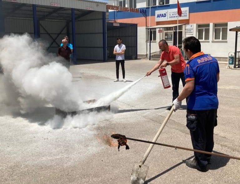 AFAD Gönüllülerine Teorik ve Uygulamalı Eğitim
