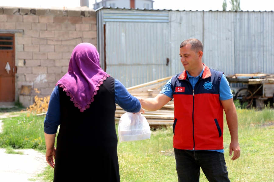 Hasta, yaşlı, engelli ve ihtiyaç sahibi ailelere sıcak yemek yardımı
