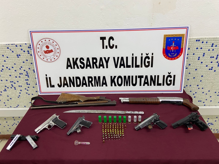 Jandarmanın bastığı iş yerinden cephanelik çıktı